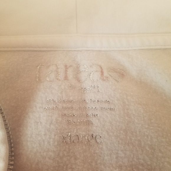 Tarea by Rue 21 Hoodie - Picture 3 of 3